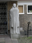 905991 Afbeelding van de sculptuur bij de ingang van de voormalige Gerrit Aafjesschool voor U.L.O. (thans: Clubhuis ...